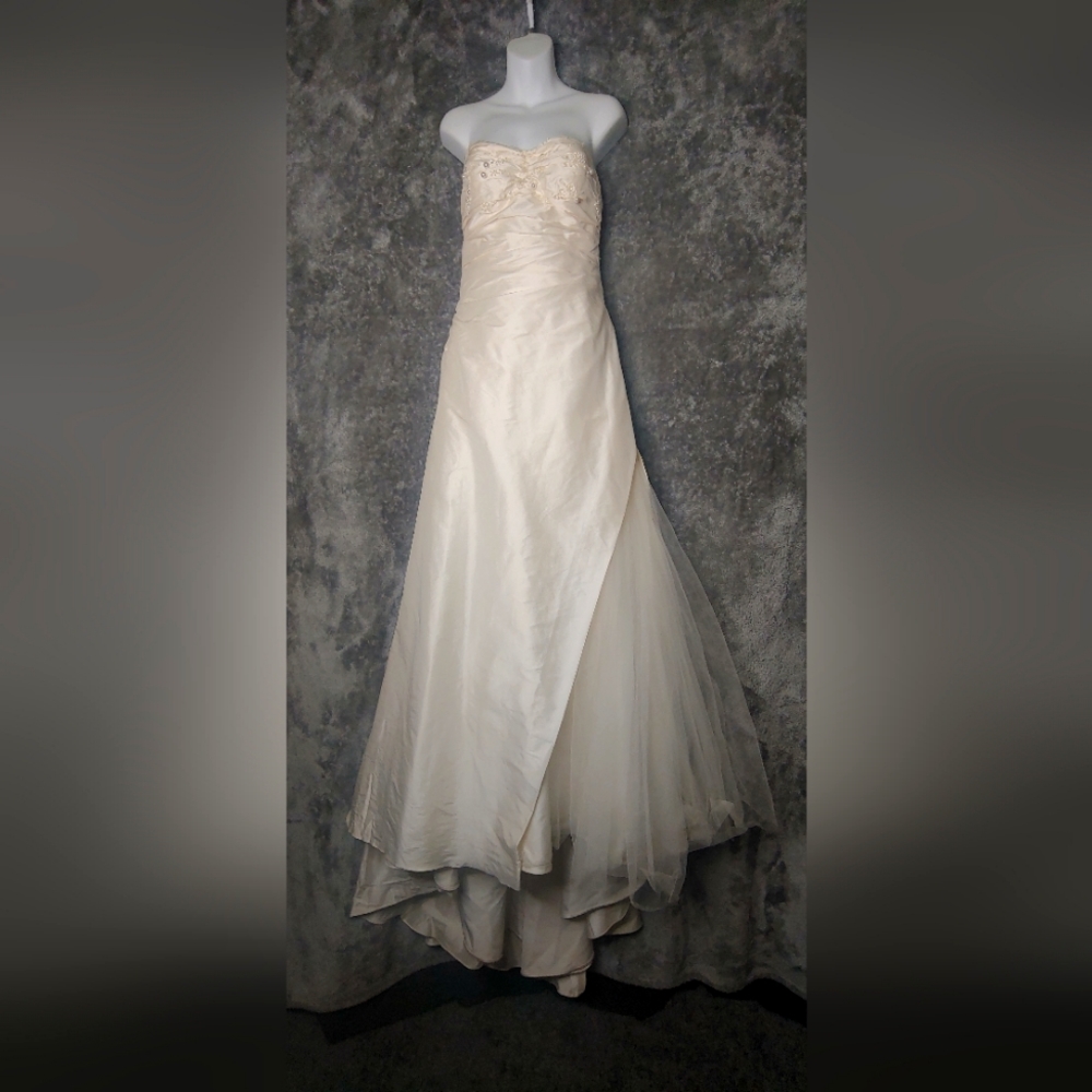 Ivory Strapless Bridal Gown